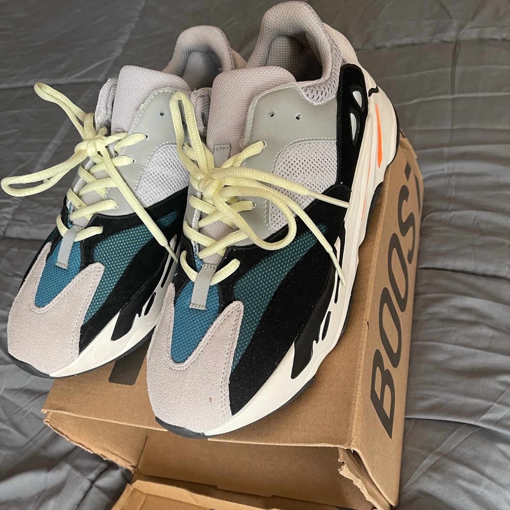 Size 11 Yeezy Waverunners W/Box